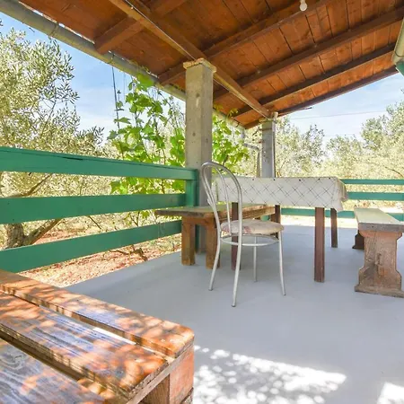 Holiday home House Oliva Tkon